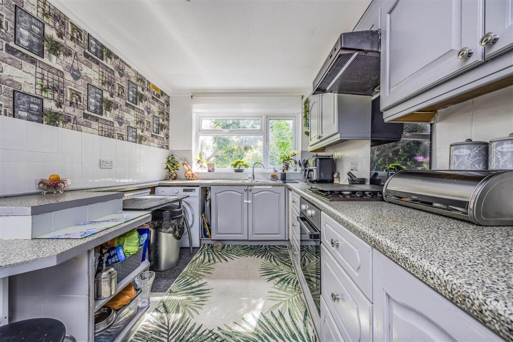 Cherry Tree Avenue, Waterlooville - View 5