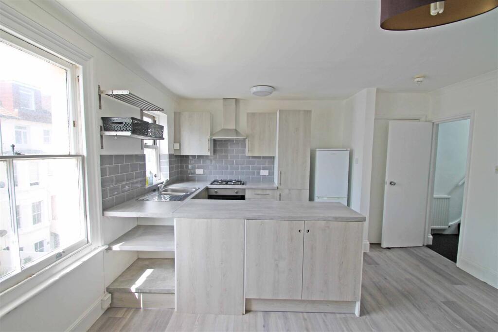 Apartment in Hove, Brighton and Hove - View 3