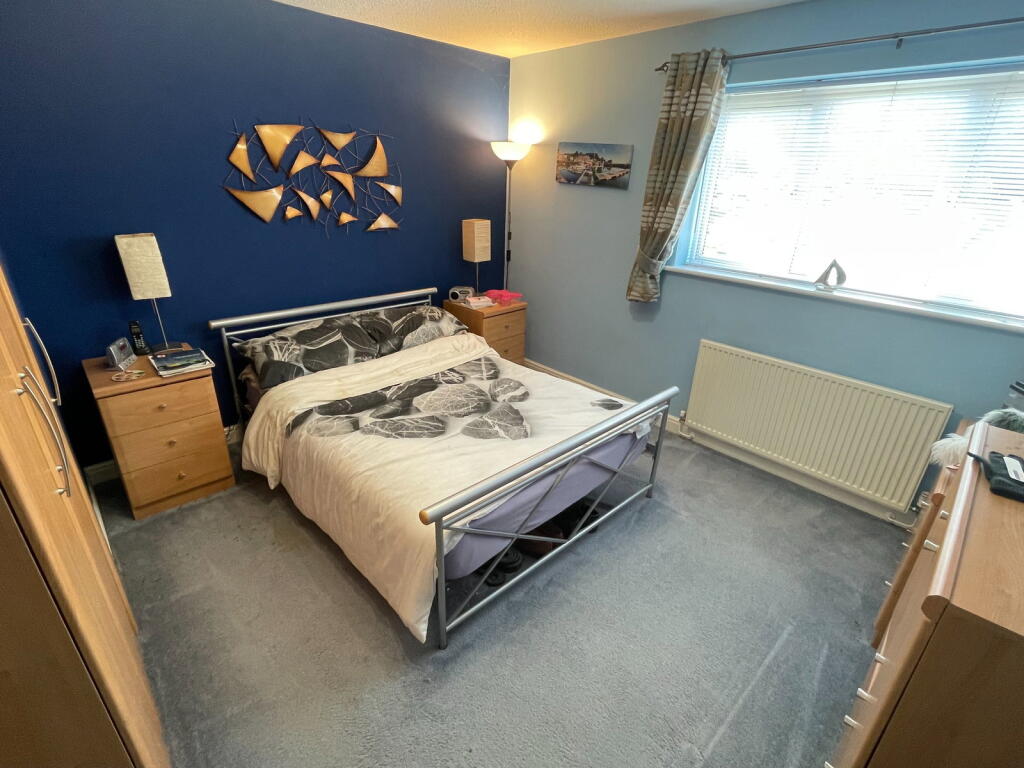 House in Huddersfield, Bromley Park, Denby Dale - More