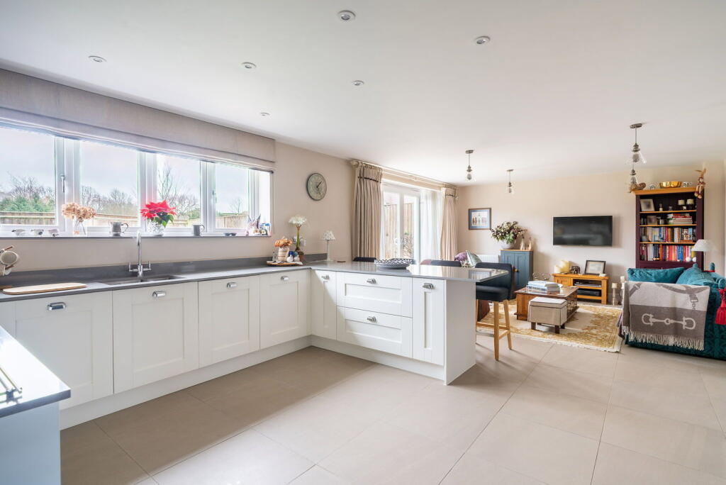 House in Pulborough, Abingworth, Thakeham - More