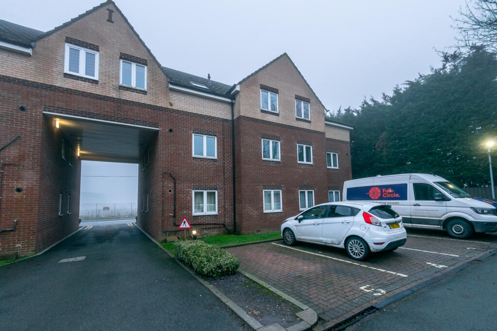 Main image of property: HADLEY COURT GILDERSOME LEEDS LS27 7LZ