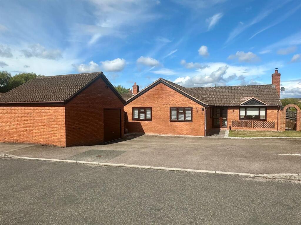 3-bed detached on Harefields, Hildersley, Ross-On-Wye, £425,000