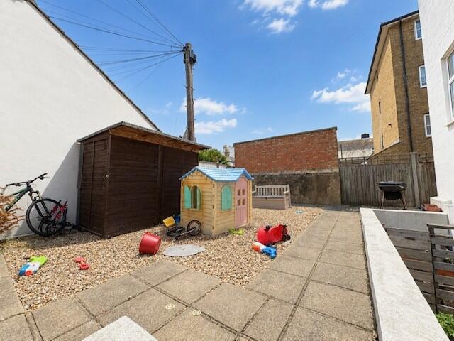 Apartment in Eastbourne, East Sussex - View 2