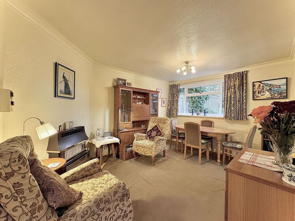 Kew Drive, Dudley, DY1 2QX photo 5