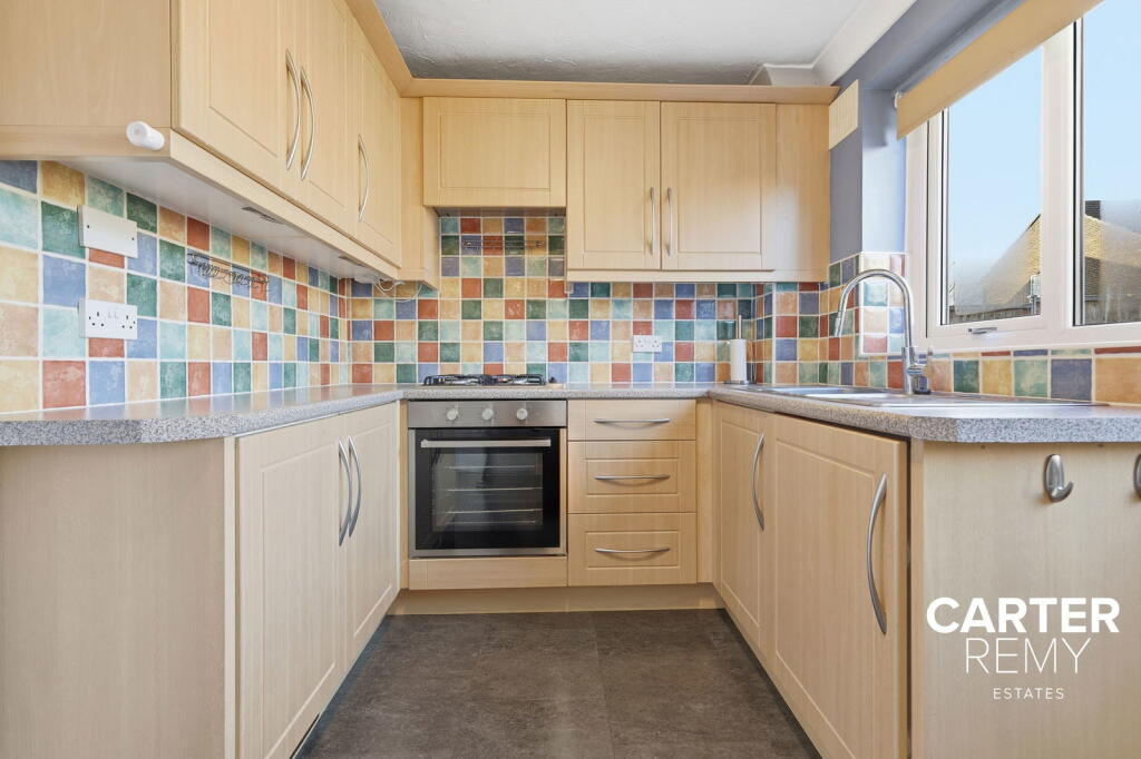 Chilham Close, Basildon, SS13 photo 3