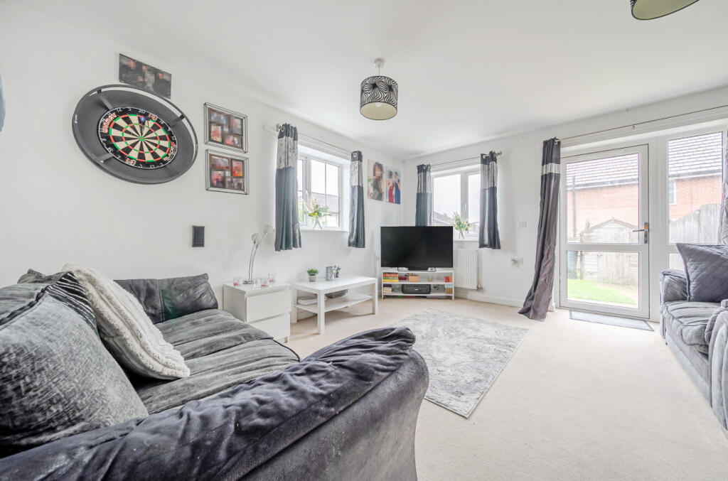 Moyne Drive, Ludgershall, Andover photo 2