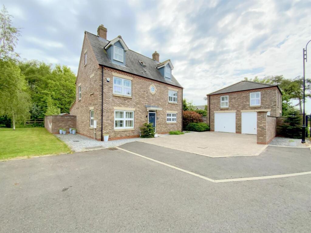 Main image of property: The Glade, New Waltham