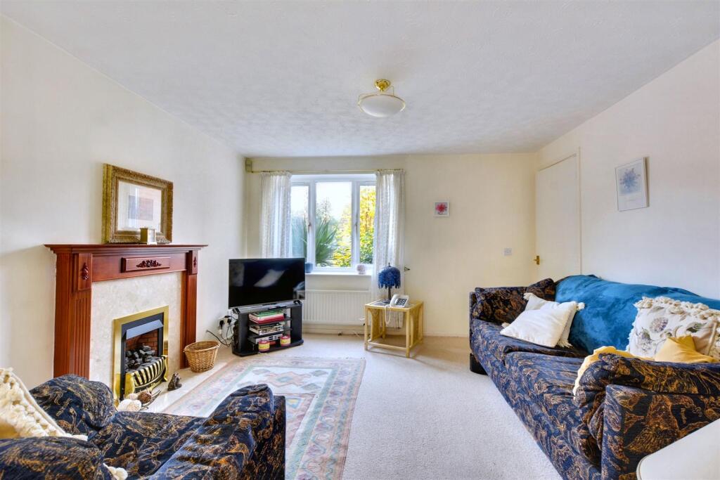 House in Gedling, St. Albans - View 2
