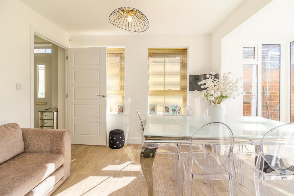 House in Dunstable, Central Bedfordshire - View 5