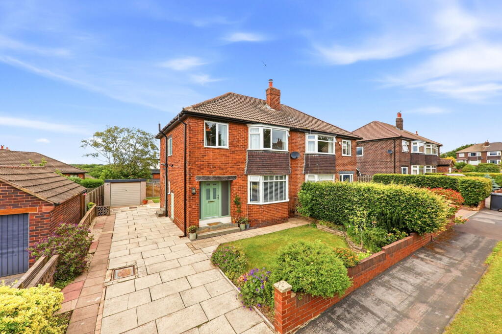 Main image of property: Moseley Wood Way, Cookridge, Leeds, LS16 7HN