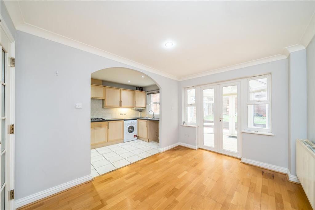 Barlow Drive, Shooters Hill photo 3