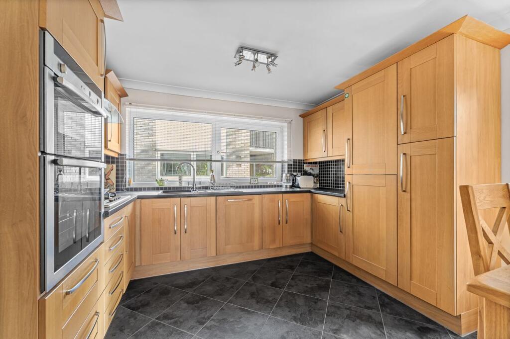 Apartment in Spelthorne, Surrey - More