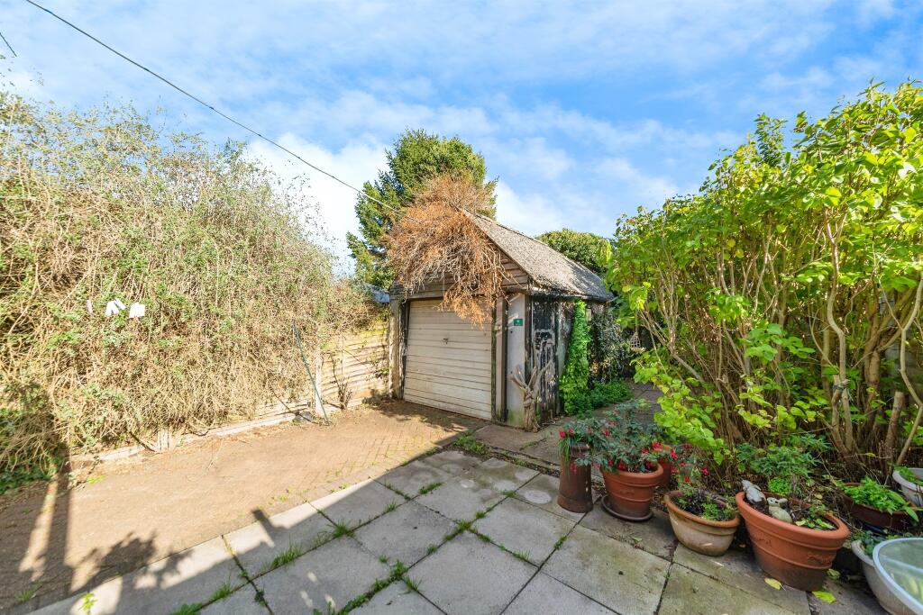 3-bed semi-detached on Harlaxton Road, GRANTHAM, £190,000