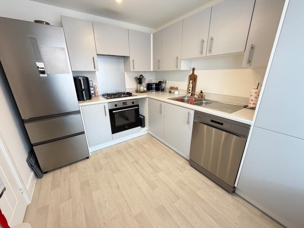 House in Houghton Regis, Bidwell, Central Bedfordshire - More