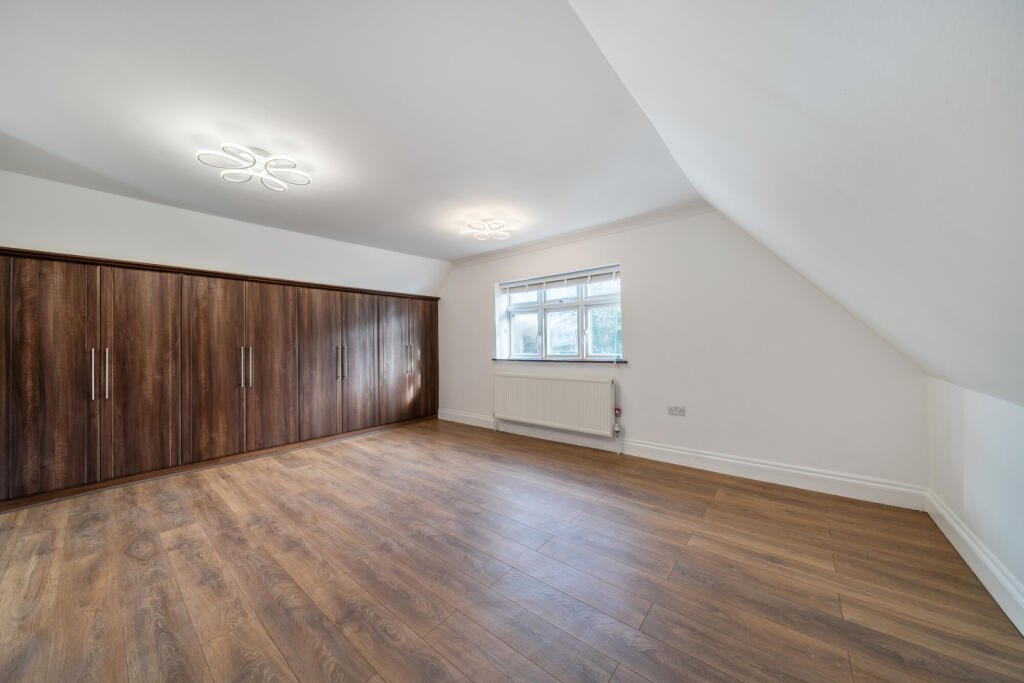 Willow Crescent East, Denham, Uxbridge photo 4