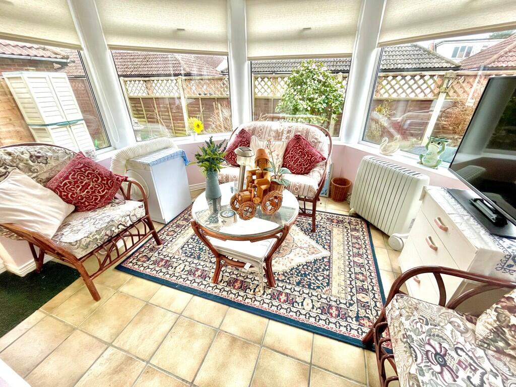 The Leas, Rustington photo 5