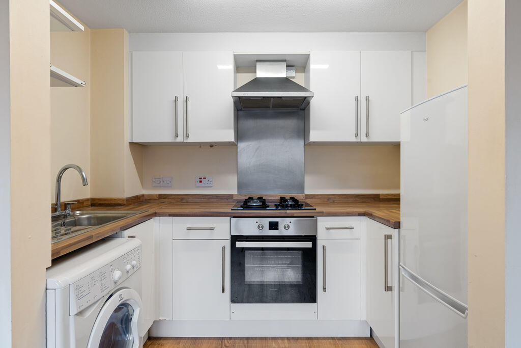 Apartment in Chichester, Tangmere - View 5