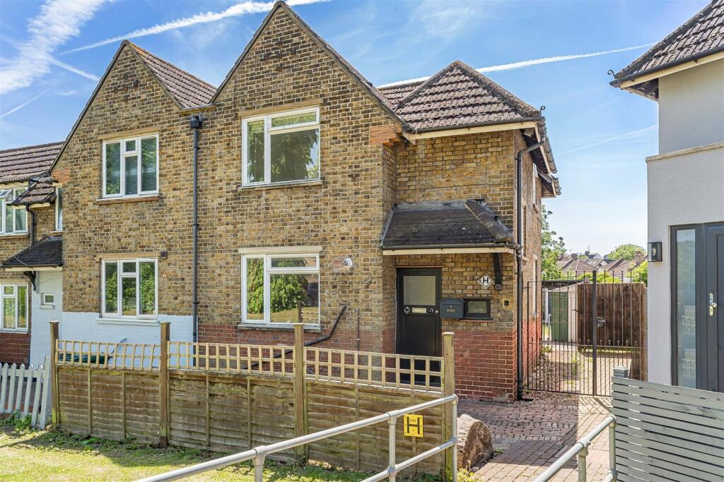 Main image of property: Woodhouse Road, North Finchley, N12