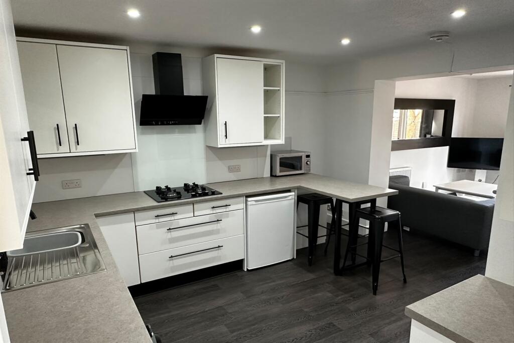 House in Bournemouth, Winton - View 4
