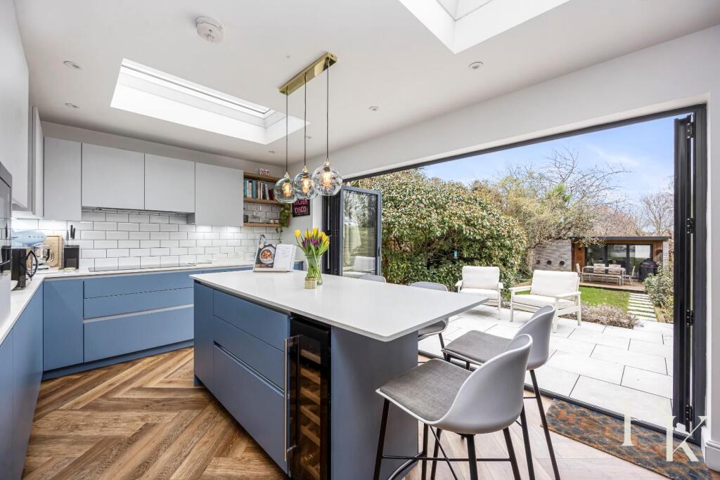 House in Hove, Hangleton - View 2