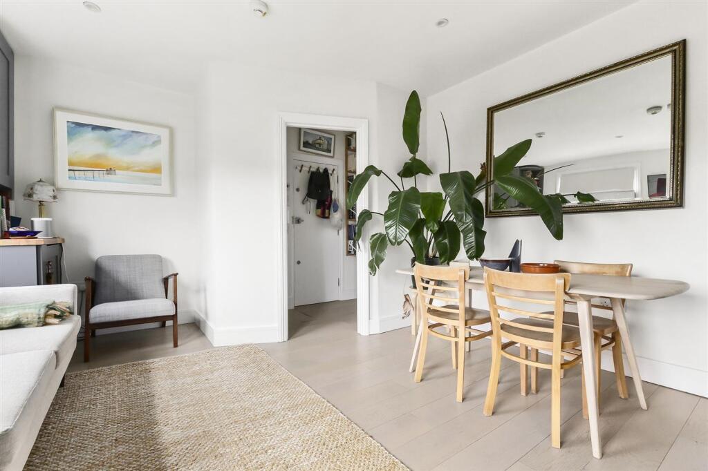 Apartment in London - View 5