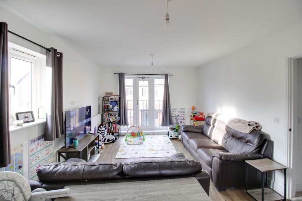 House in Huntingdonshire, Loves Farm, St Neots - View 4