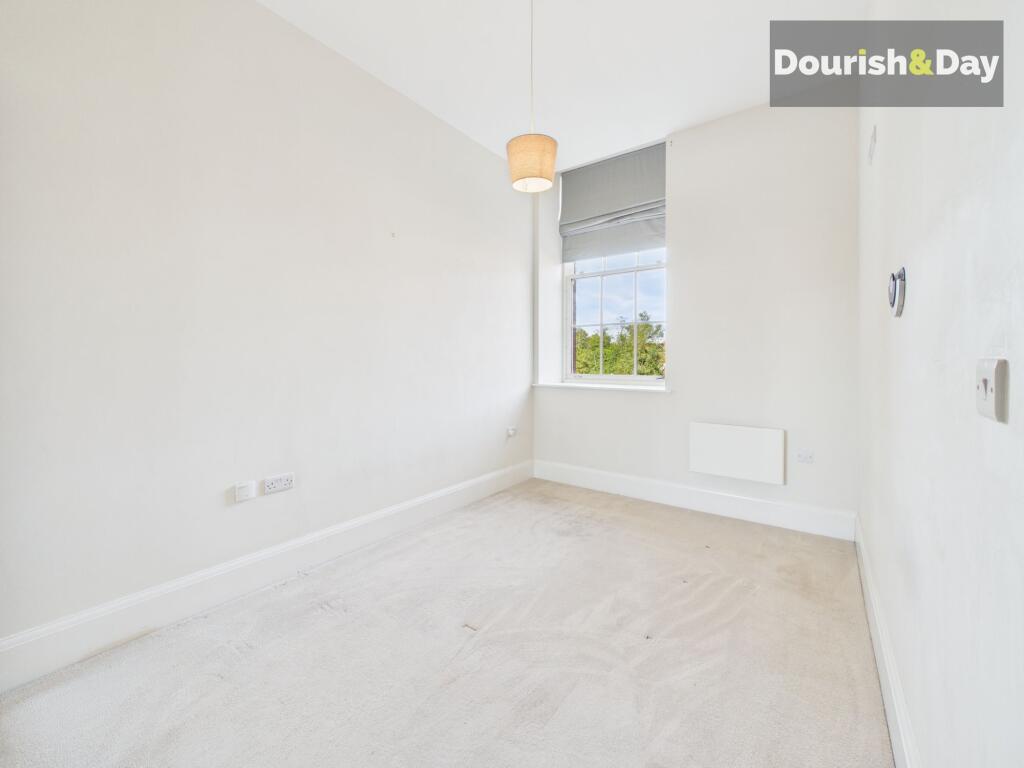 Apartment in Stoke-on-Trent - View 4