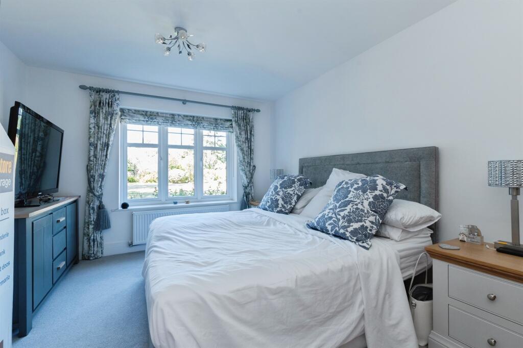 Golf Links Road, Ferndown photo 3