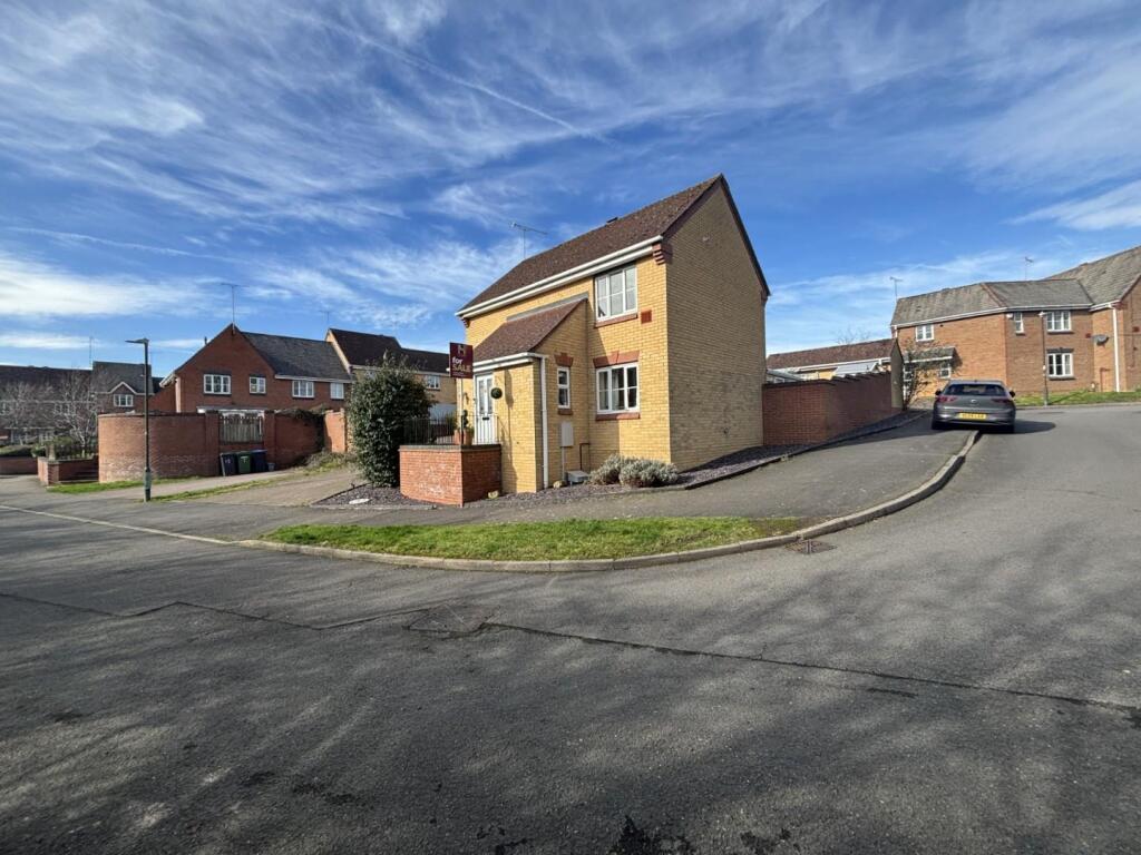 3-bed detached on Pound Way, Southam, £325,000