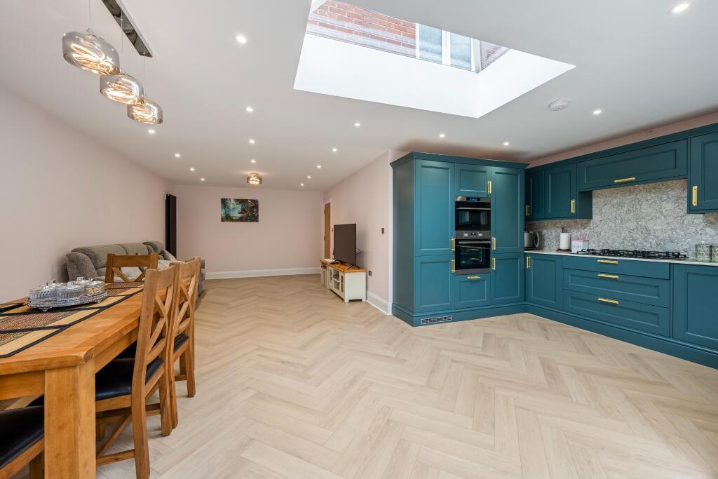 House in Southampton - More