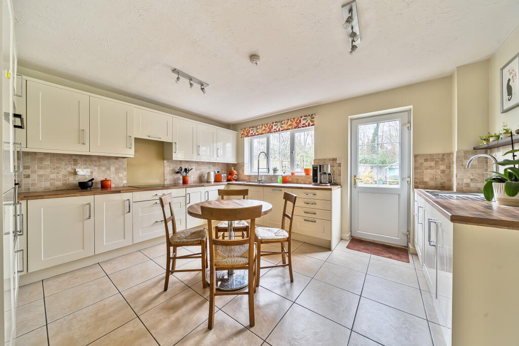 Friesian Close, Ramleaze, Swindon, SN5 5RA photo 3