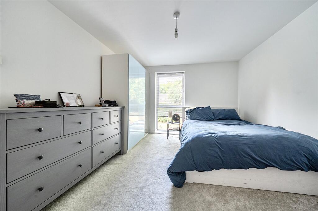 Apartment in Basingstoke and Deane, Rooksdown - View 4