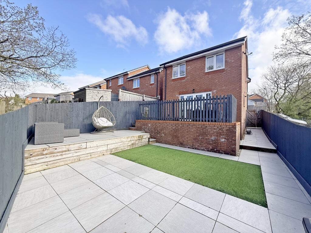 House in Cardiff, Tonyrefail - View 2