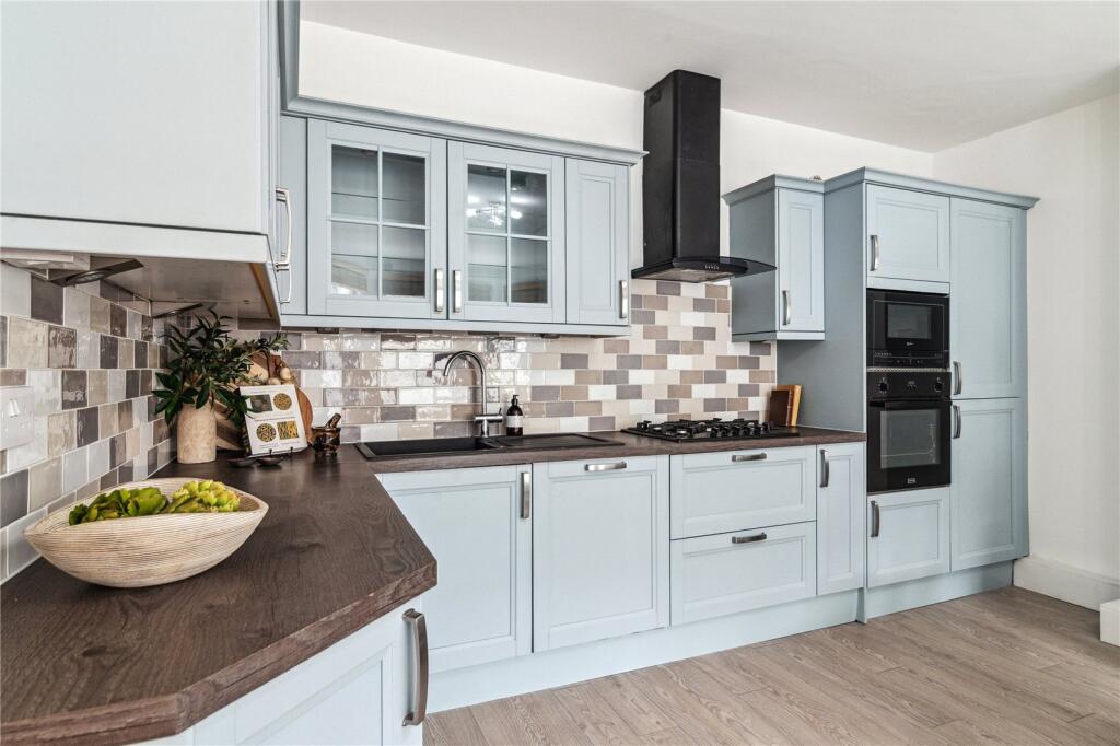 Apartment in London - View 5
