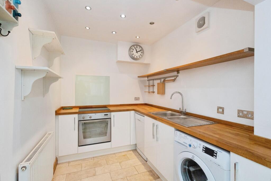 Parrs Wood Road, Didsbury, Manchester, Greater Manchester, M20 photo 2