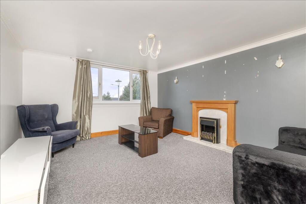 Apartment in Edinburgh, The Calders, Wester Hailes - View 2