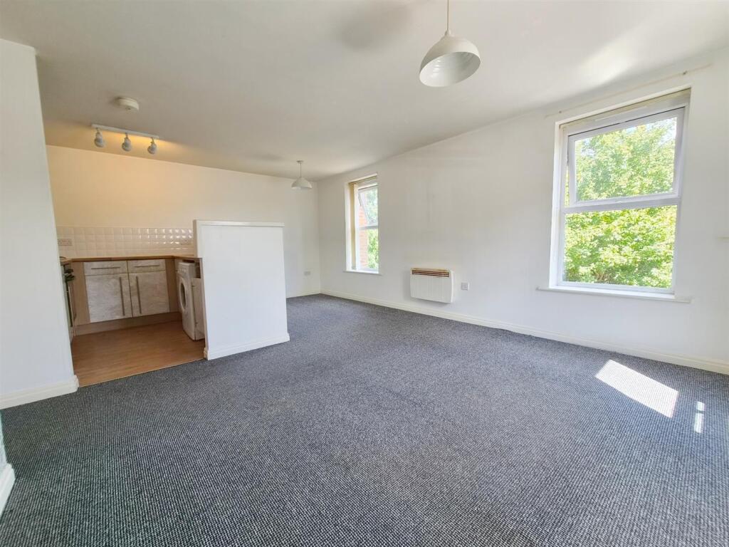 Apartment in Crewe - View 4