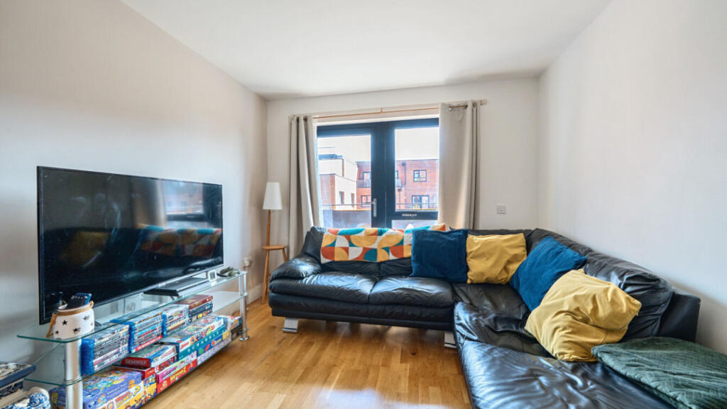 Main image of property: 24 Sutherland Road, London, E17 6GS