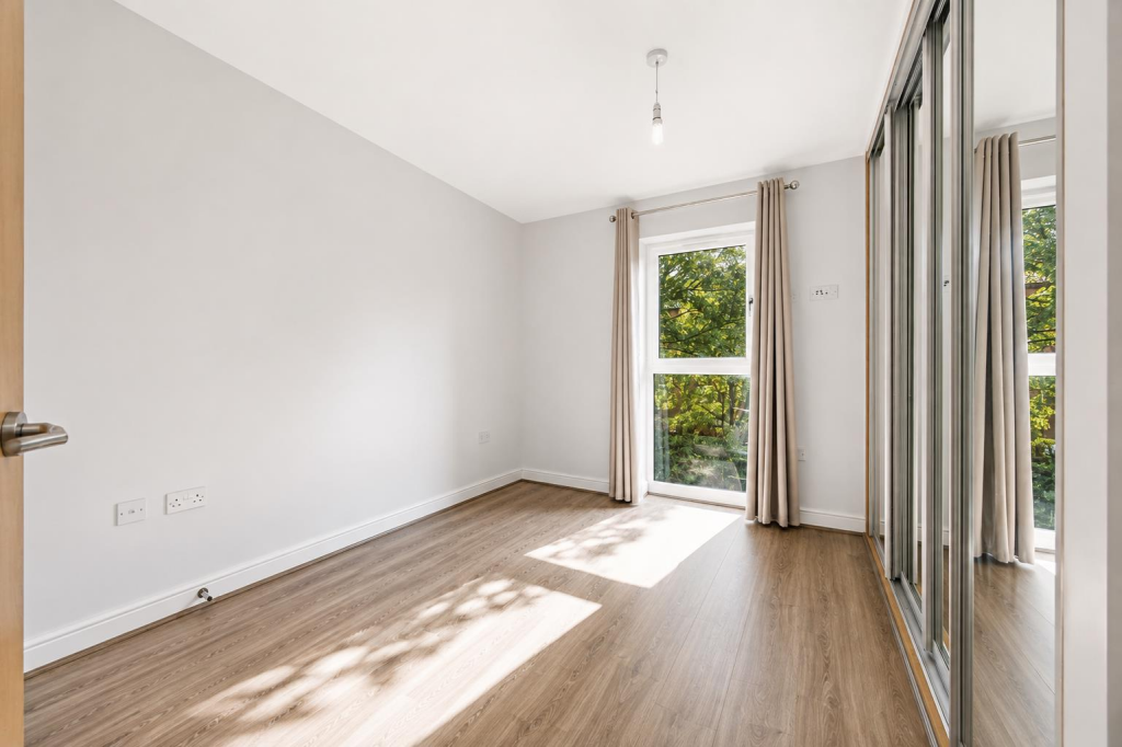 Apartment in Southall - More