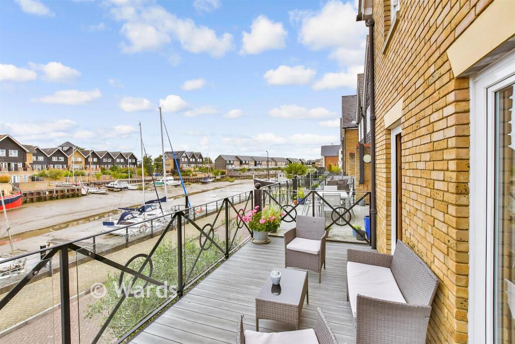 House in Faversham, The Brents - View 5