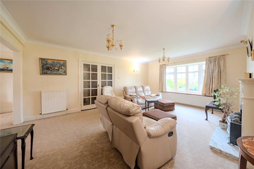 Sandmoor Green, Leeds, West Yorkshire photo 3
