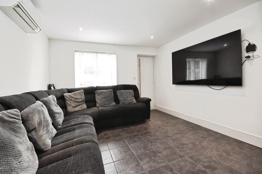Apartment in Chelmsford, Meadgate, Great Baddow - More
