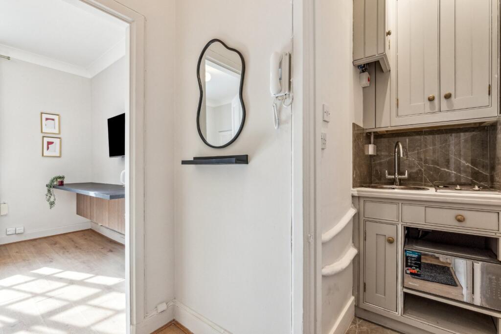 Apartment in London - View 5