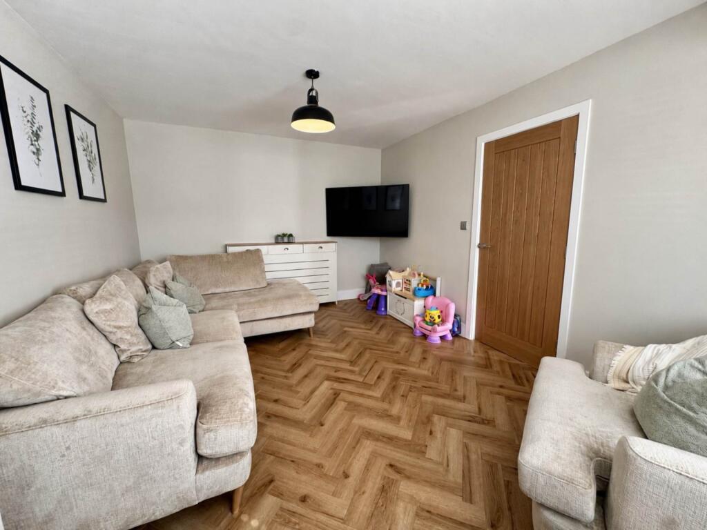 Milbrook Drive, Old Hall Estate photo 4