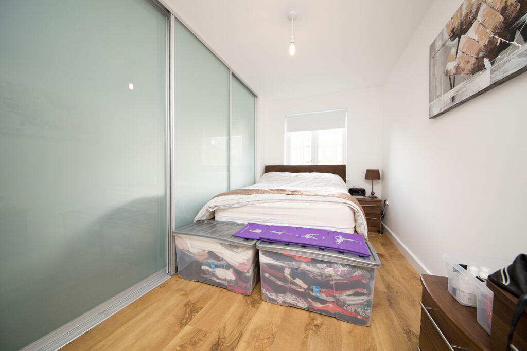 Apartment in Southall - More