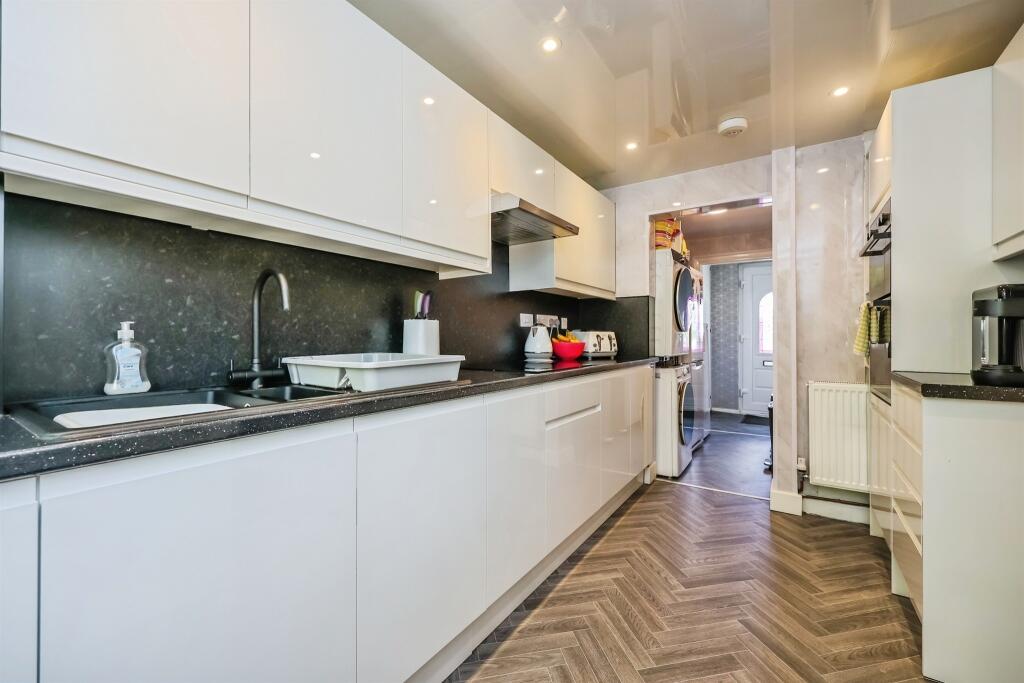 House in Nottingham, Nottinghamshire - View 2