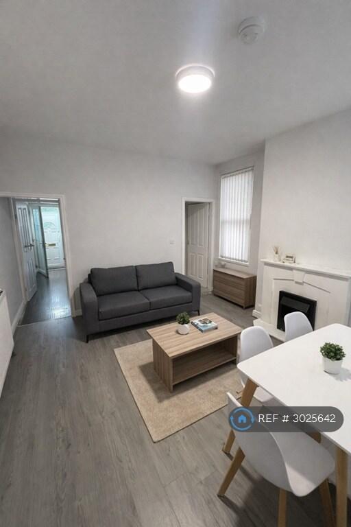 House in Stoke-on-Trent - More
