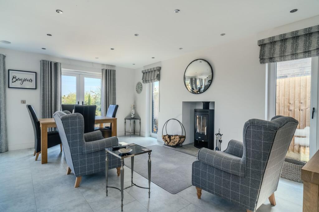 House in Worcester - View 4