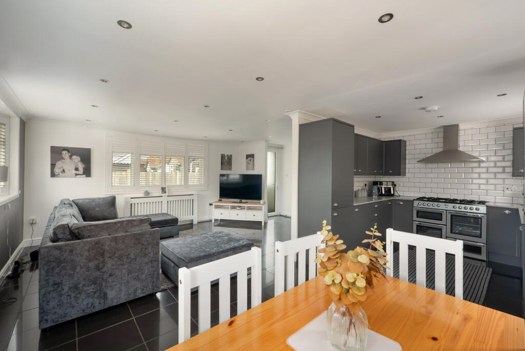 House in Whitstable, Mariner's View - More