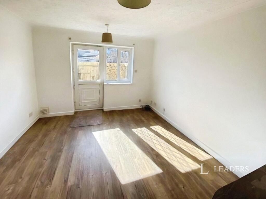 House in South Kesteven, Deeping St. James - More